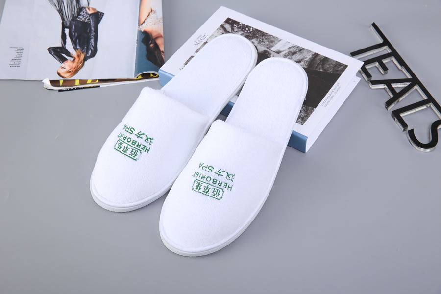 Hotel disposable slippers